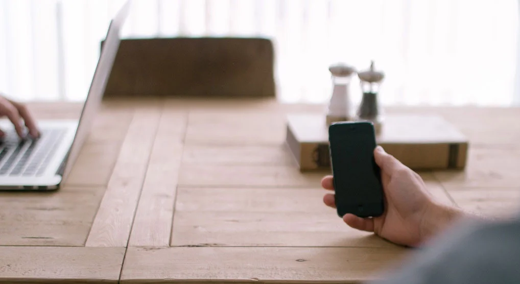 كيف يمكن للمبدعين او المصممين  تحسين علاقتهم بالمسوقين