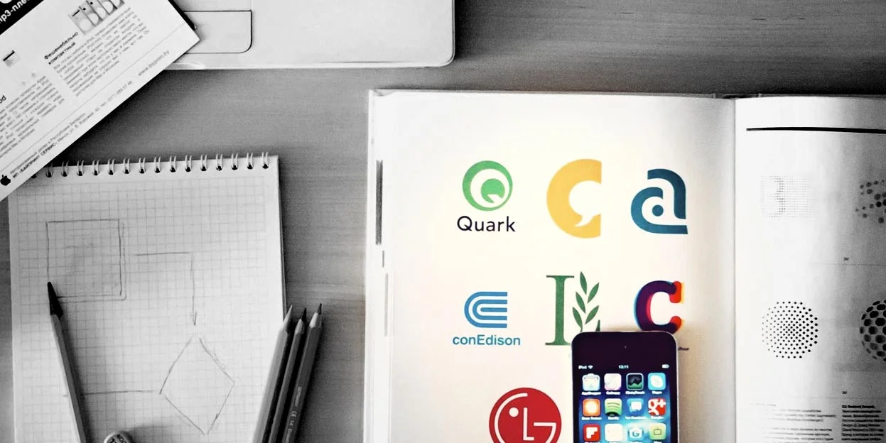 كيف تصمم شعاراً كخبير