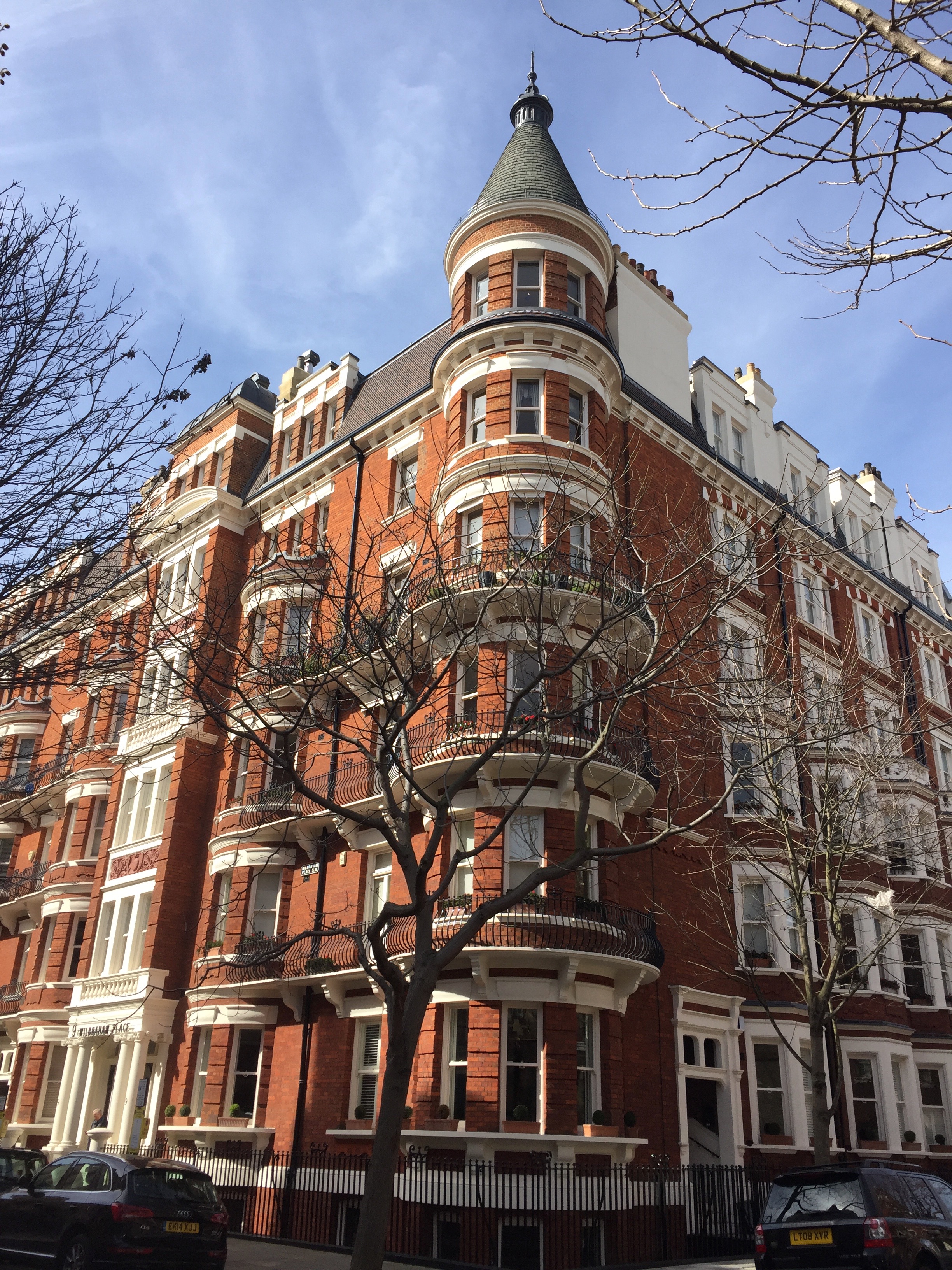 I found my apartment in the posh neighborhood known as Belgravia. Just using the word "posh" makes you feel posh.