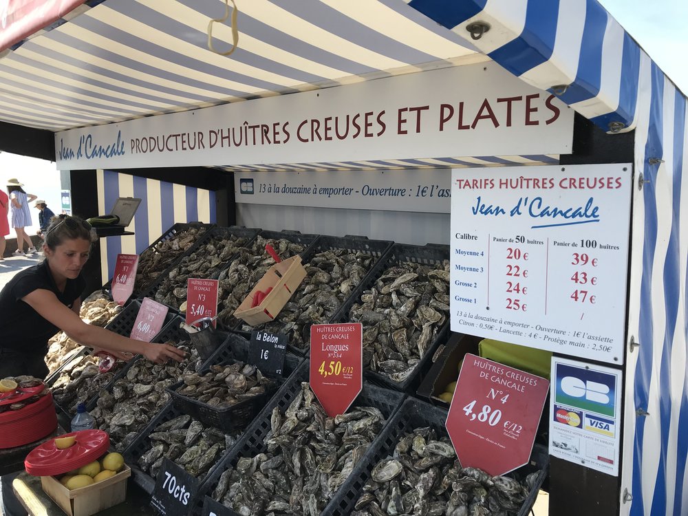  There were lots of stands selling all kinds of oysters. If you couldn’t wait to get into town and hit a restaurant, you could hunker down on the beach with some treats from the market.  