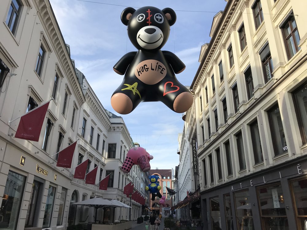  These are not technically statues, but I’ll include them here. These teddy bears are part of  an art installation called #huglife . The bears are meant to bring “warmth, happiness, and innocence” into the big, bad city of Oslo. 