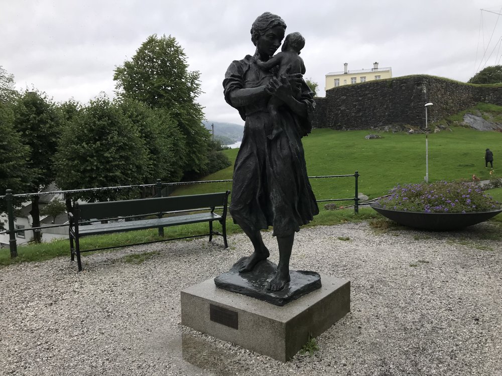  Mother and child, in Bergen. 