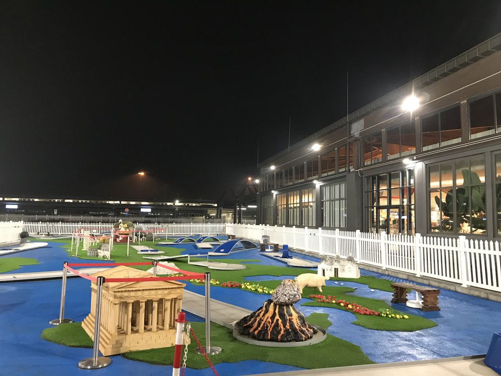  In addition to the bikes, there were several other ways to work up an appetite, including this mini-golf course, and an indoor volleyball court. Or you could just work up an appetite by eating. 