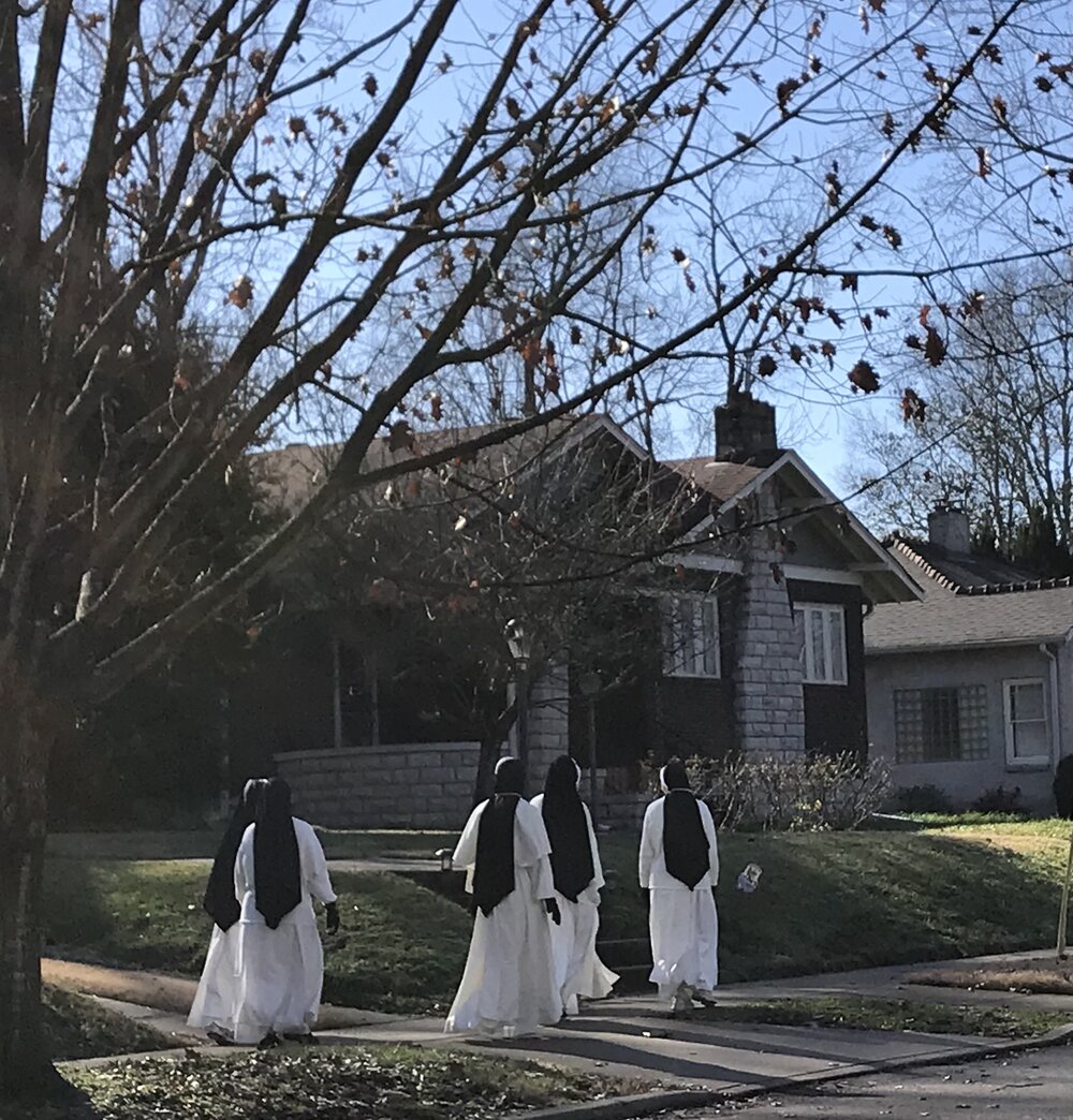  I don’t know who they are, or where they were going, but maybe it was a good omen at holiday time? On the other hand, this being Nashville, there’s a good chance these weren’t nuns at all, but just a bachelorette party out on the town. One never kno
