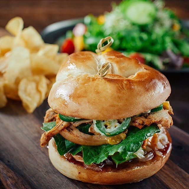 The Hatch Chili 🌶 Honey 🍯Chicken Sandwich. The perfect blend of sweetness and spice. Collaboration with @spiceandteamerchantstemecula 
#
#hatchchile 
#honey
#chicken
#sandwich 
#temecula
#oldtowntemecula 
#goatandvine