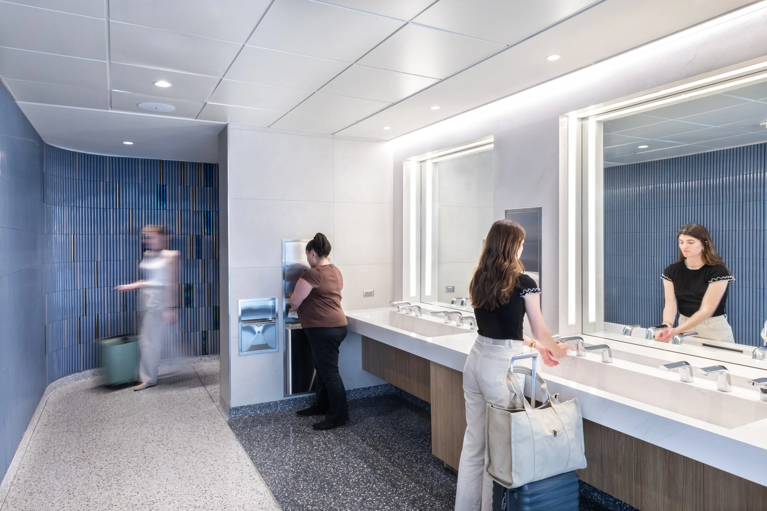 B8 bathroom_005.jpg