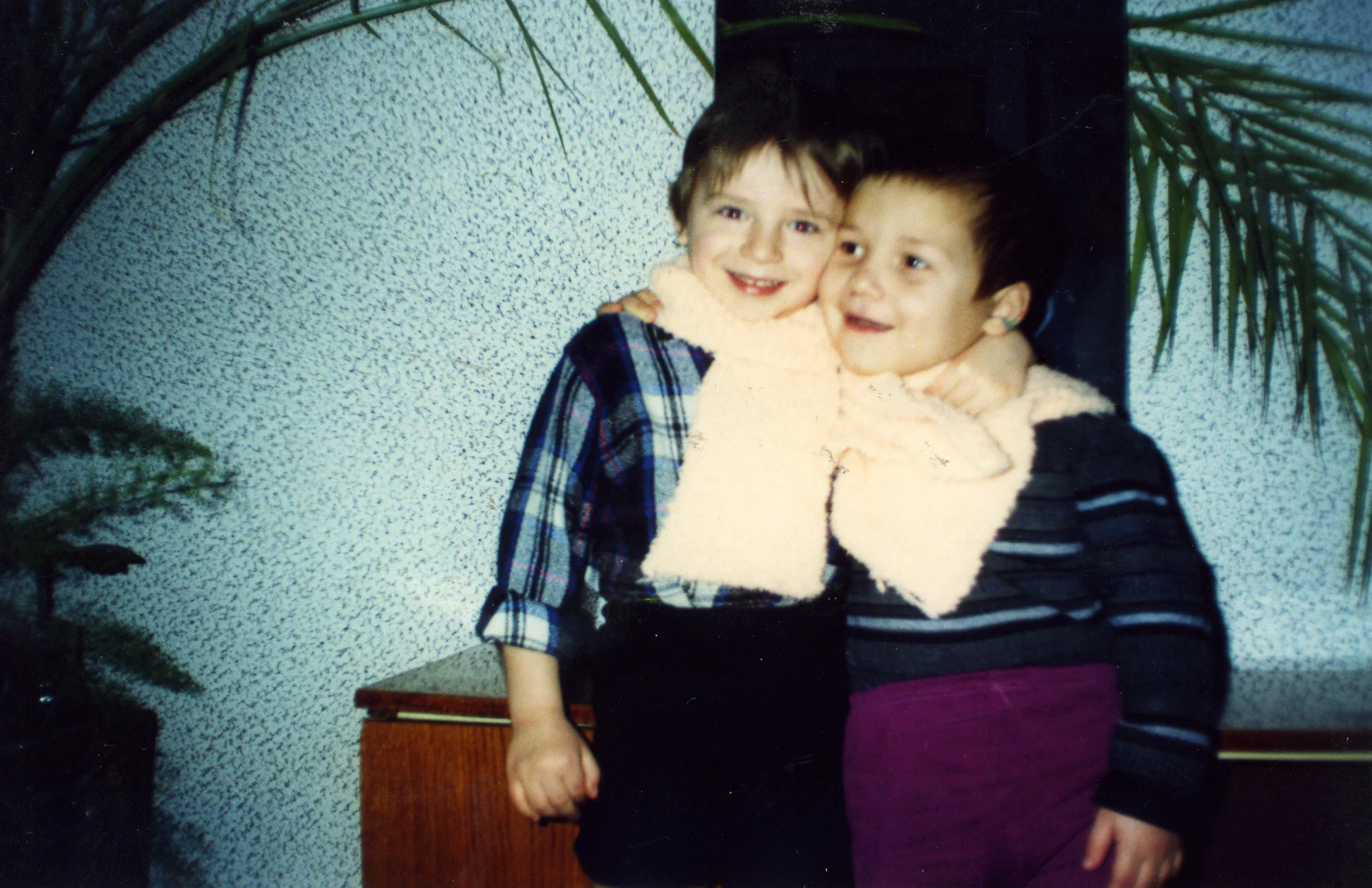 🧣 Handcrafted Warmth – A Grandmother’s Love in Every Stitch