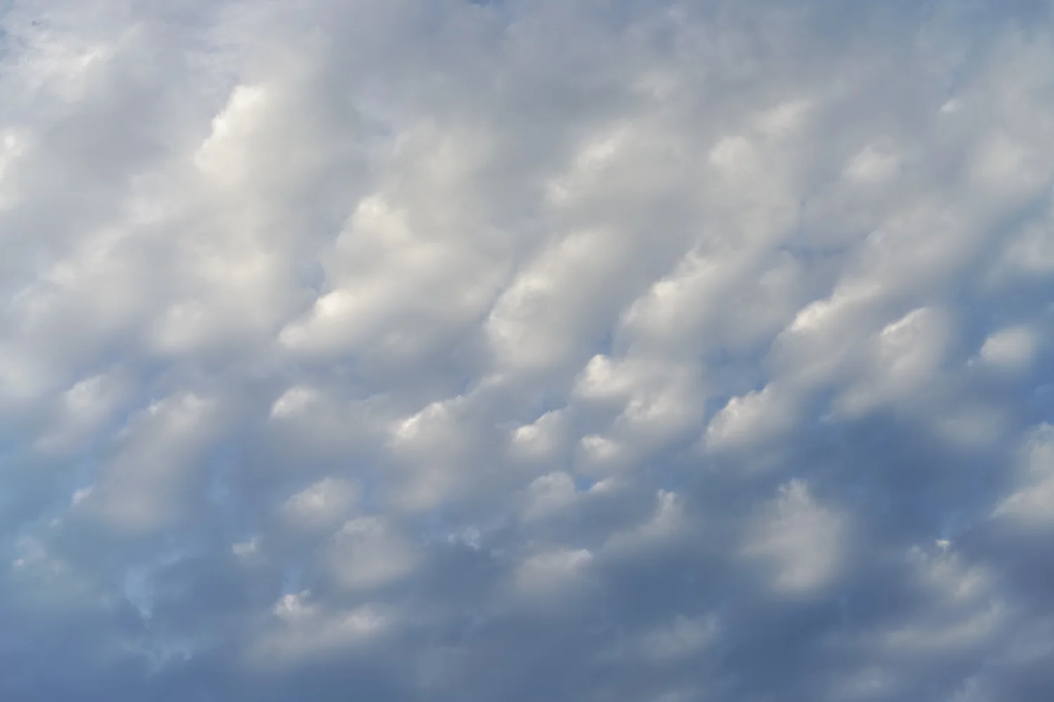 RB 16 08 26 19 12 NUAGES DU VINGT-CINQ AOÛT PP .JPG