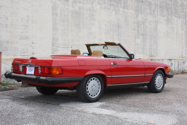 1988 Mercedes-Benz 560SL - 03 of 31.jpg