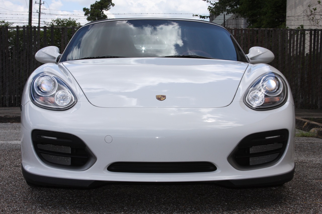 2011 Porsche Boxster Spyder (White-Red) - 13 of 27.jpg