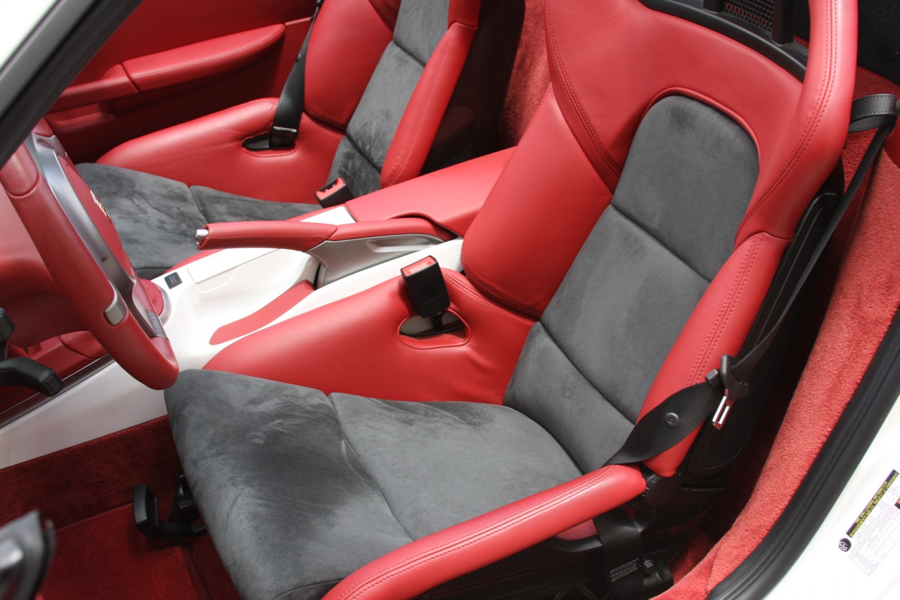 2011 Porsche Boxster Spyder (White-Red) - 17 of 27.jpg