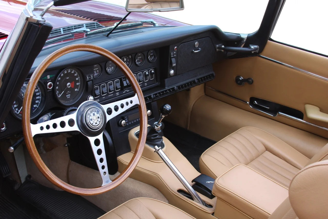 1971 Jaguar E-Type - 09 of 30.jpg