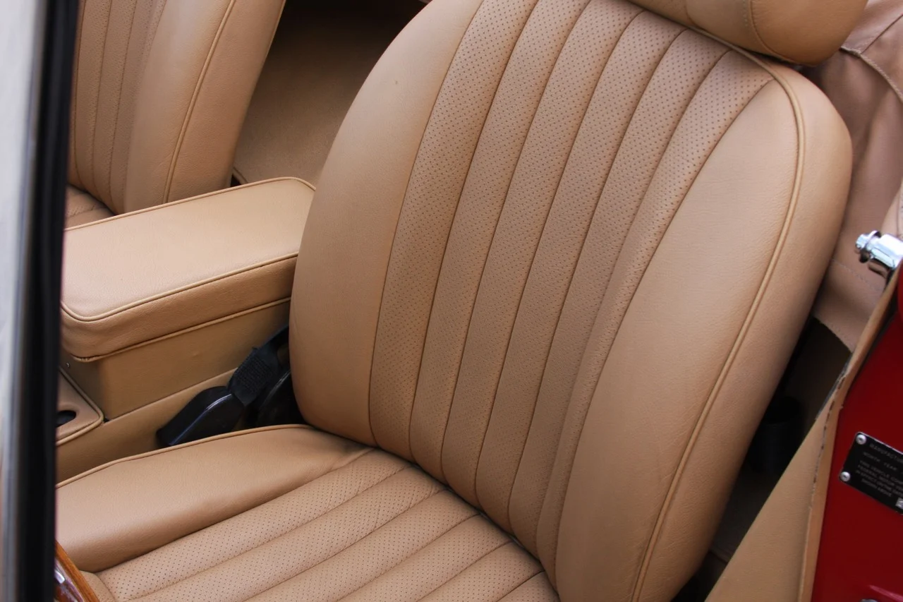 1971 Jaguar E-Type - 13 of 30.jpg