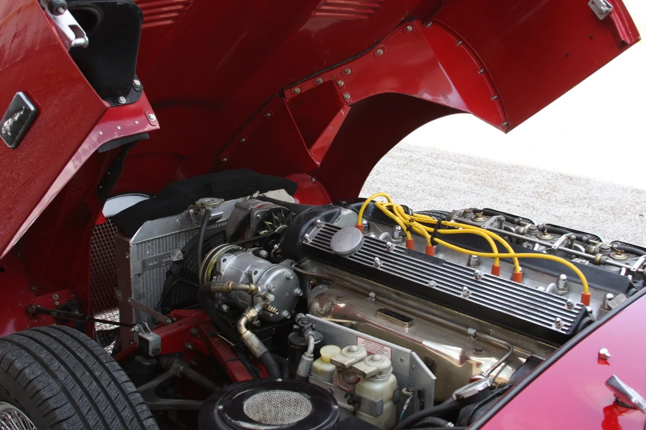 1971 Jaguar E-Type - 26 of 30.jpg