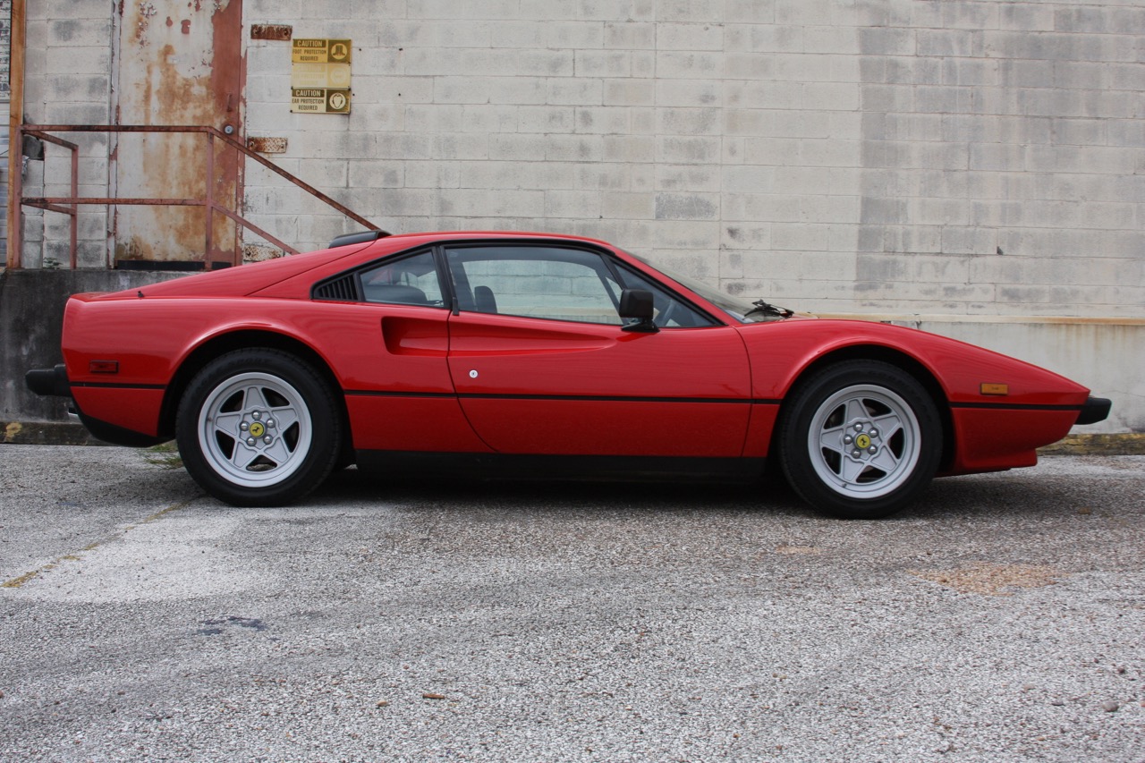 1985 Ferrari 308 GTB QV - 02 of 36.jpg