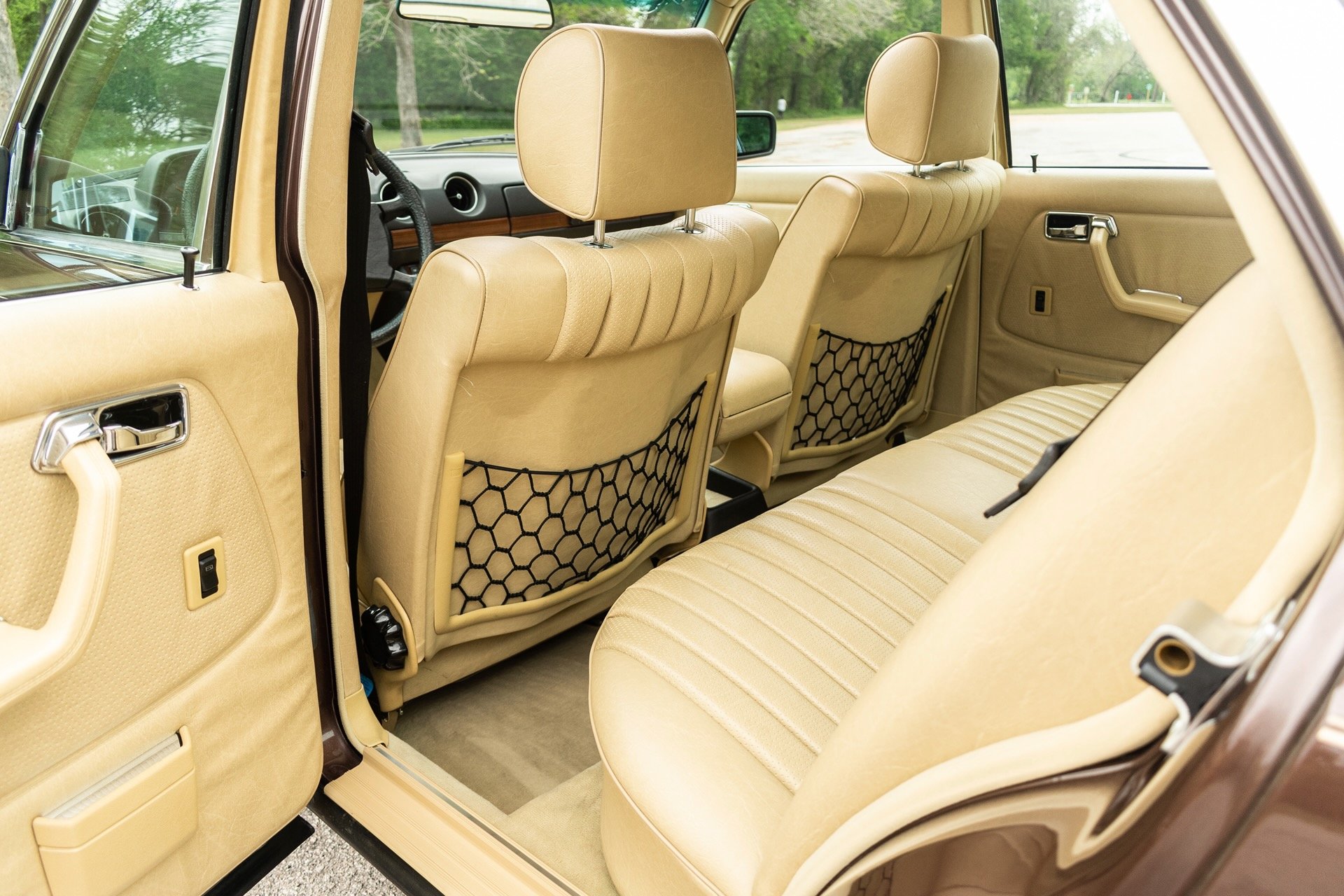 1984 Mercedes-Benz 300D (EA072983) - 46.jpeg