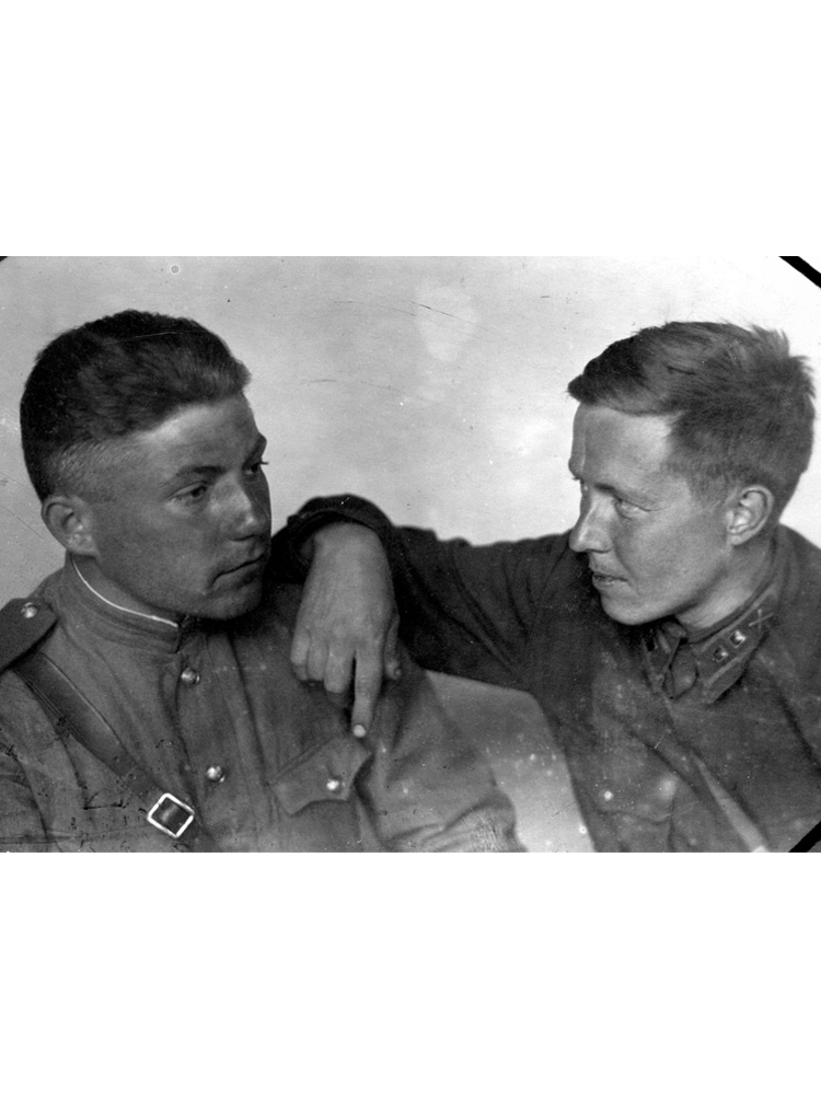 2.4 ┆ Nikolai Vitkevich (author's close university friend) and Aleksandr Solzhenitsyn. Tyurino village (near Novosil). May 1943