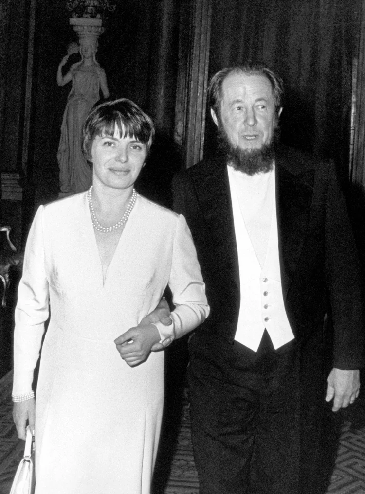 7.20┆ With Natalia during Nobel ceremonies. December 1974