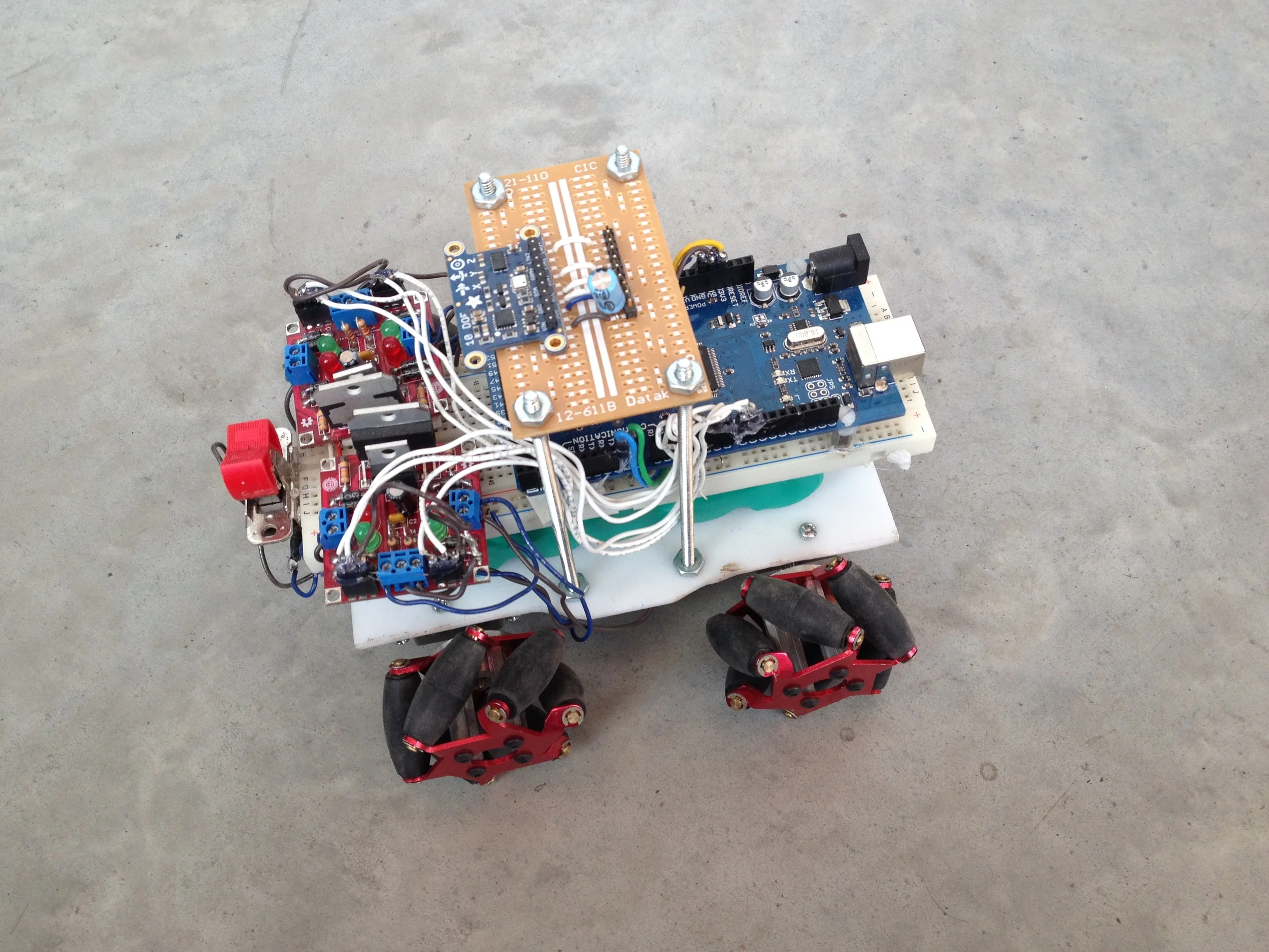 ROBOT À ROUES MECANUM PROGRAMMABLE PAR IPHONE
