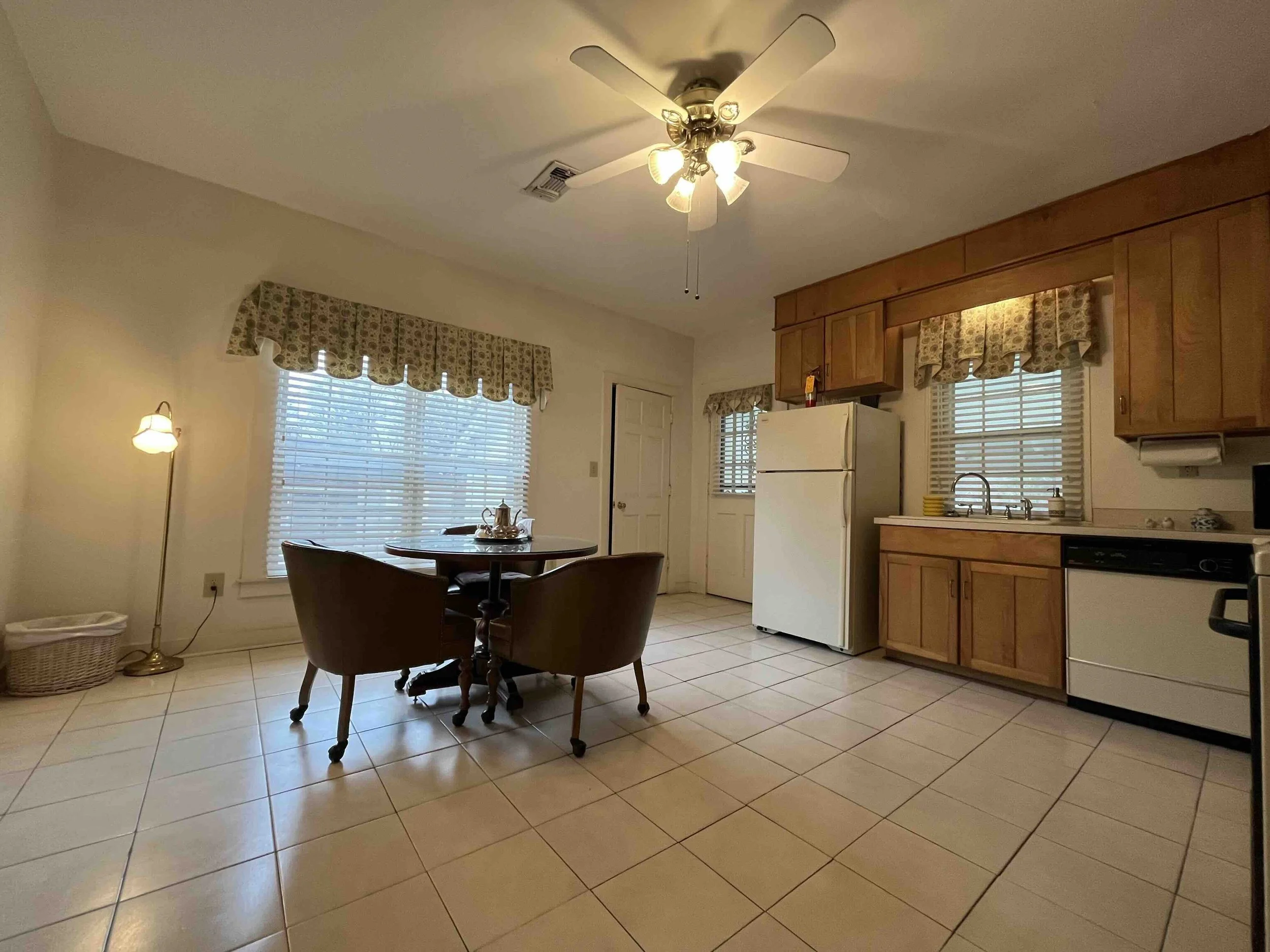 401NH 6 Kitchen 1.jpeg