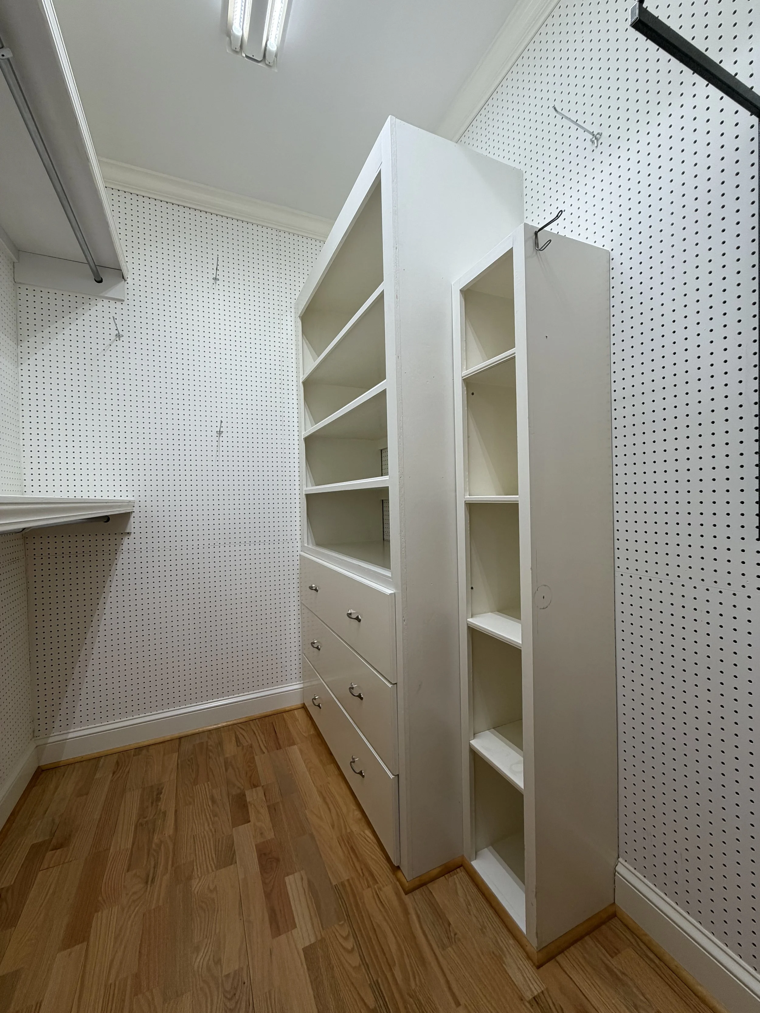 1209WG 6 Closet 2.JPG