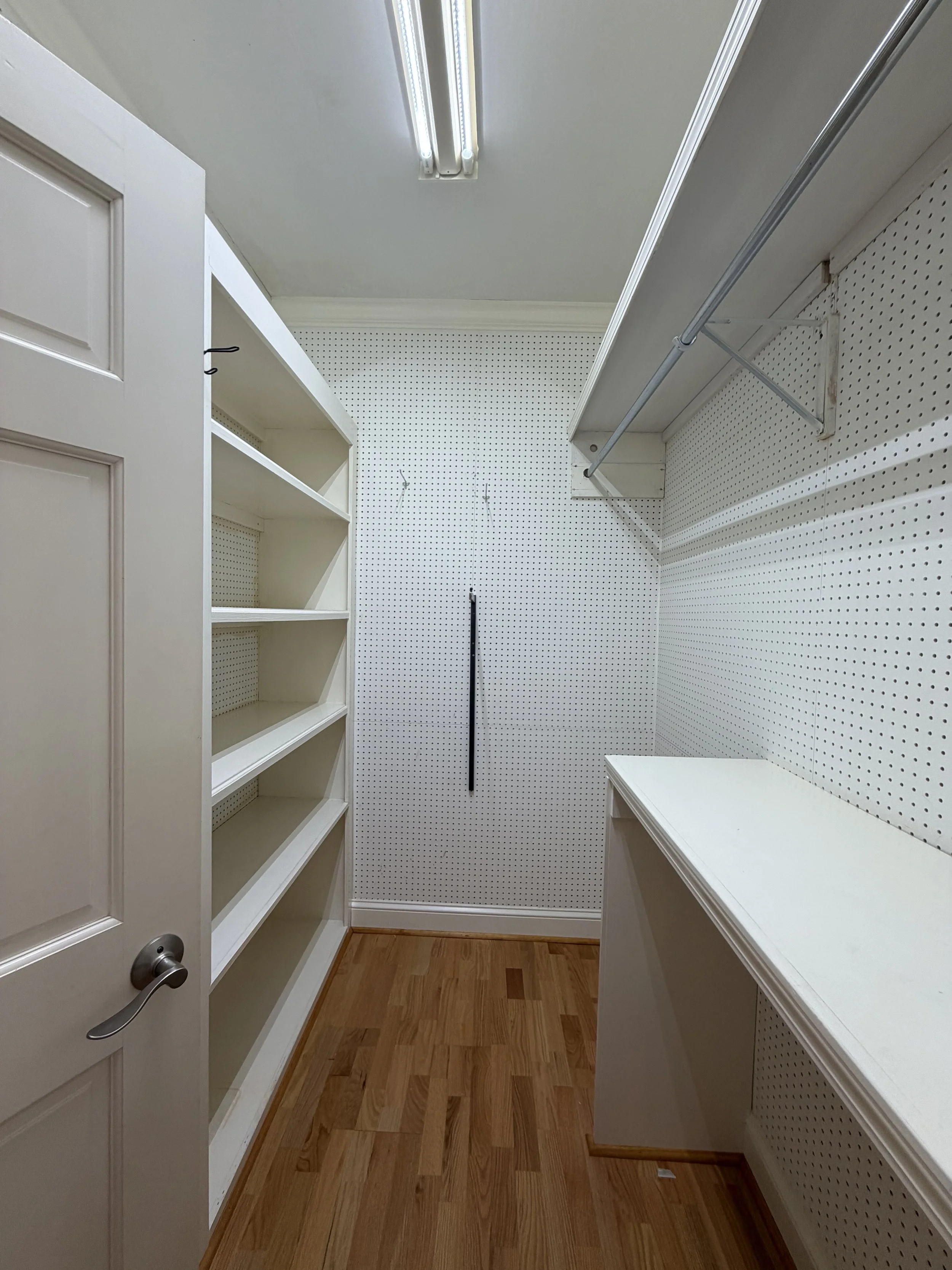 1209WG 6 Closet 3.JPG