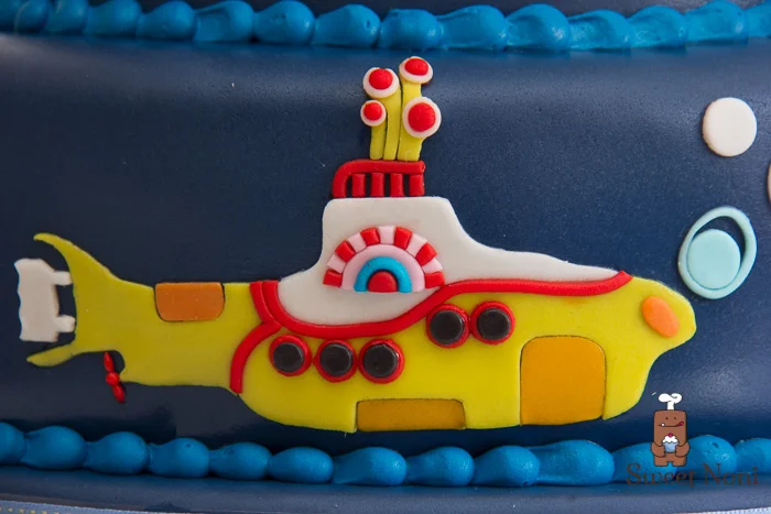 Bolo_Yellow_Submarine_2_25 de maio de 2012.jpg