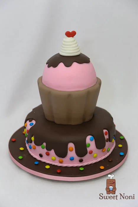 Giant Cupcake cake 