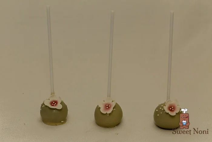 Christening cakepop, cute flower