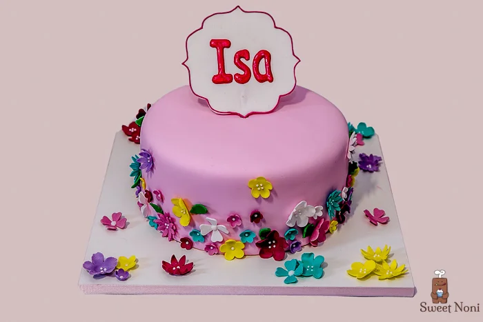 I love happy cakes, with loads of colors, coz this is the way life needs to be ;) Isa's Birthday cake, full of flowers, Spring time ;)