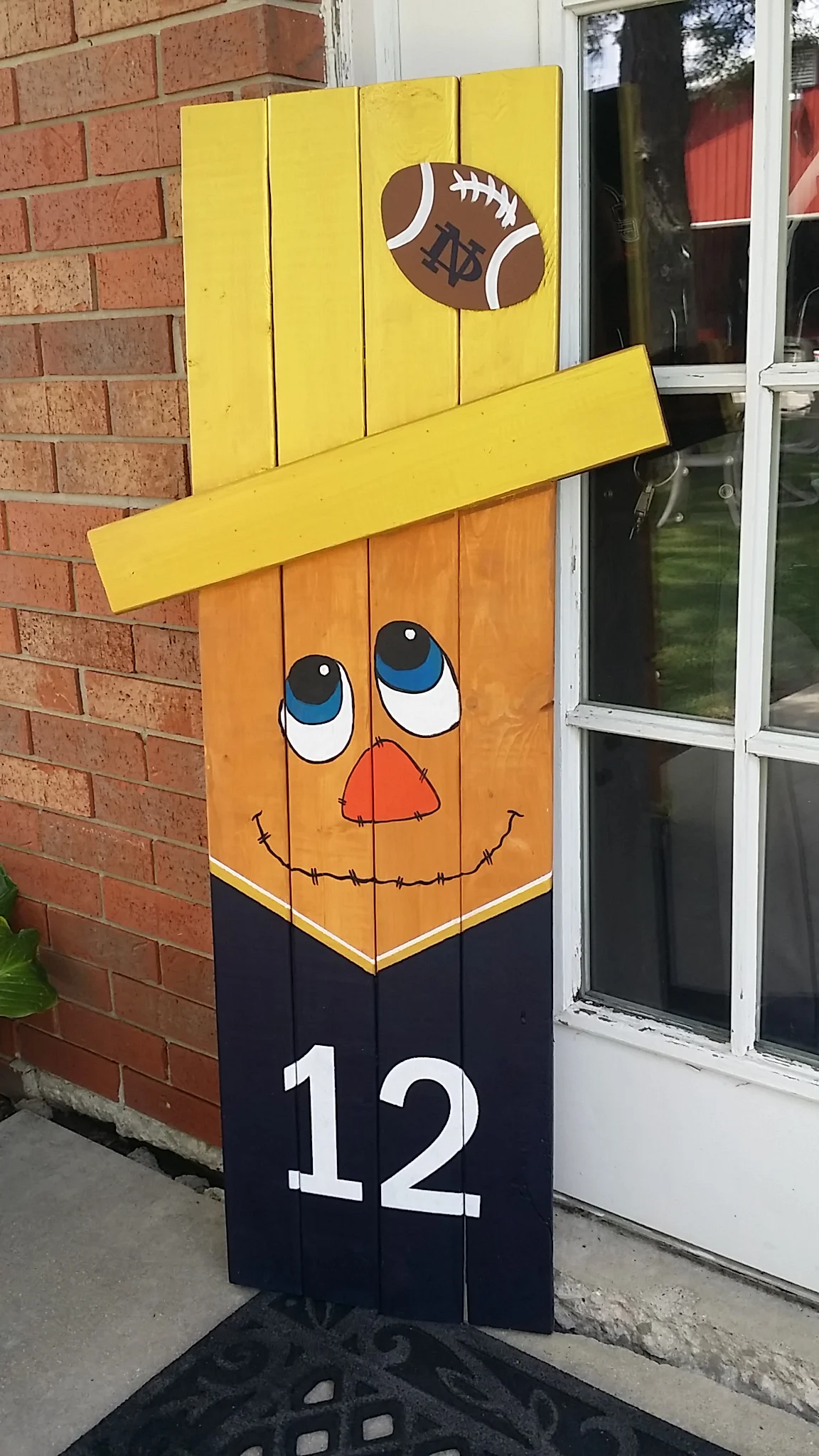 HARTLAND WINERY - Reversible Team Scarecrow
