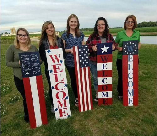 HULLS TRACE WINE CELLAR - Patriotic Wood Flag Welcome