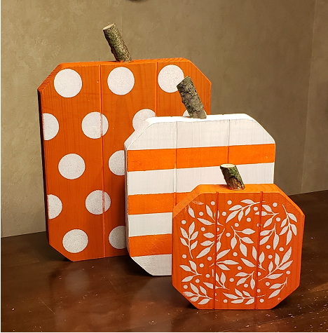 CHATEAU TEBEAU WINERY - 3-pc Wood Fall Pumpkin Set