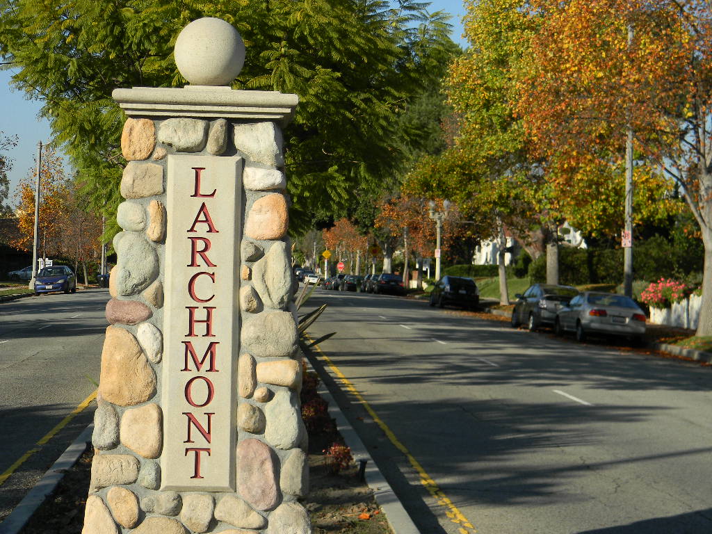 Larchmont Village.jpg