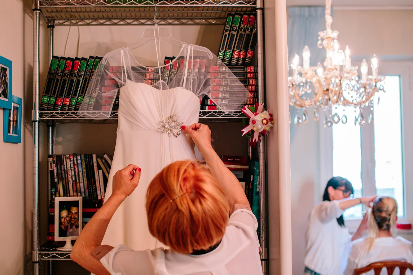 012-bride getting ready-mother.jpg