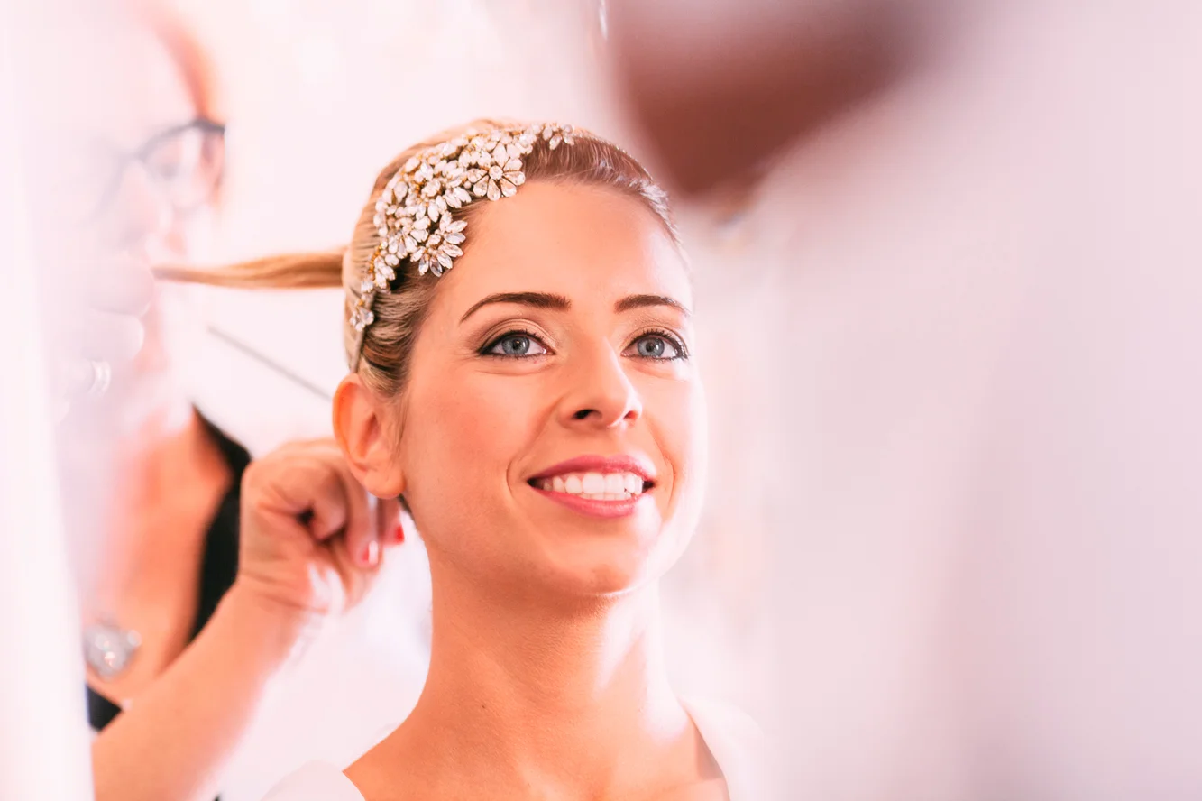 028-bride getting ready.jpg