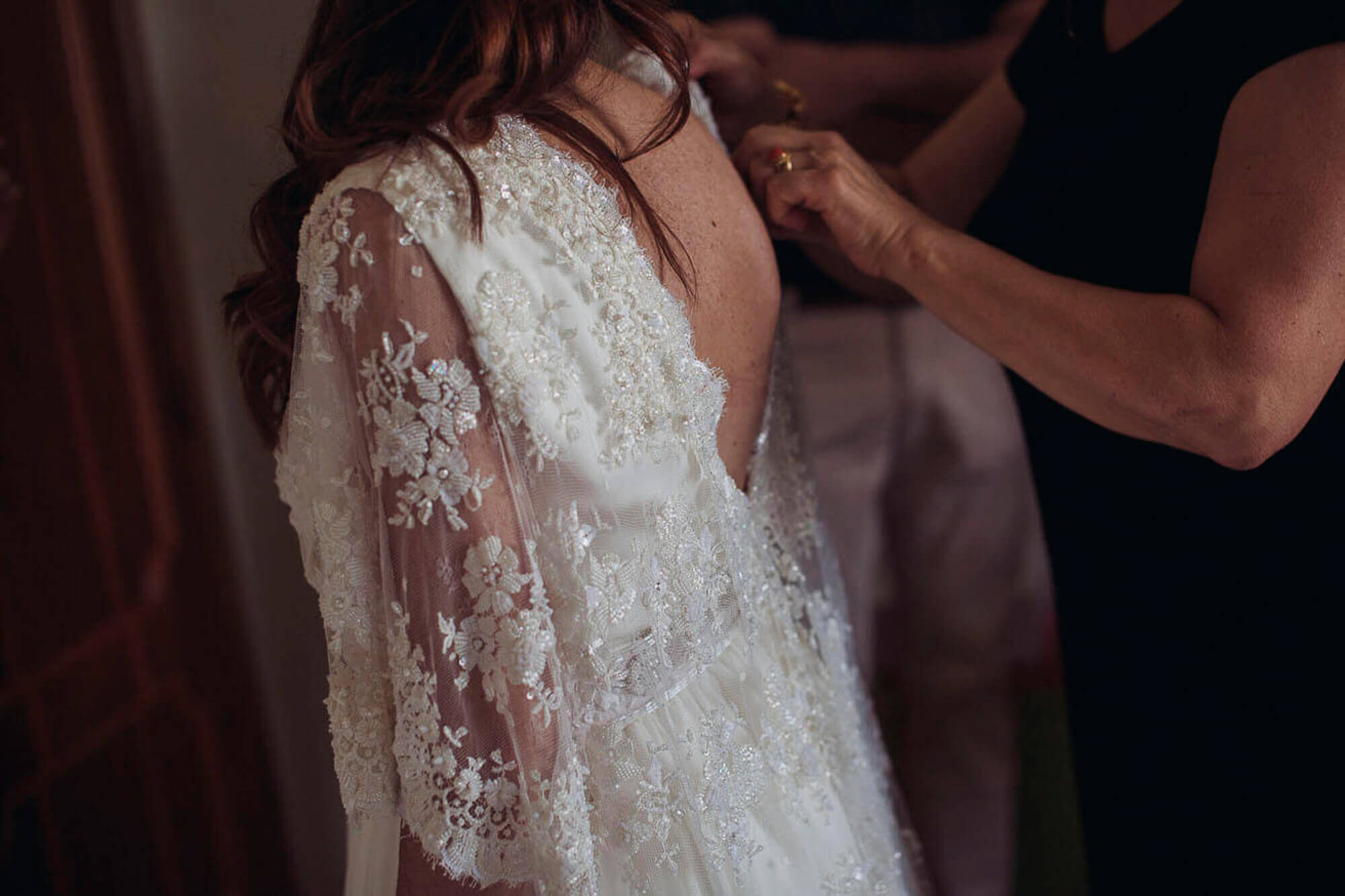 16_wedding_marche_bride getting ready.jpg