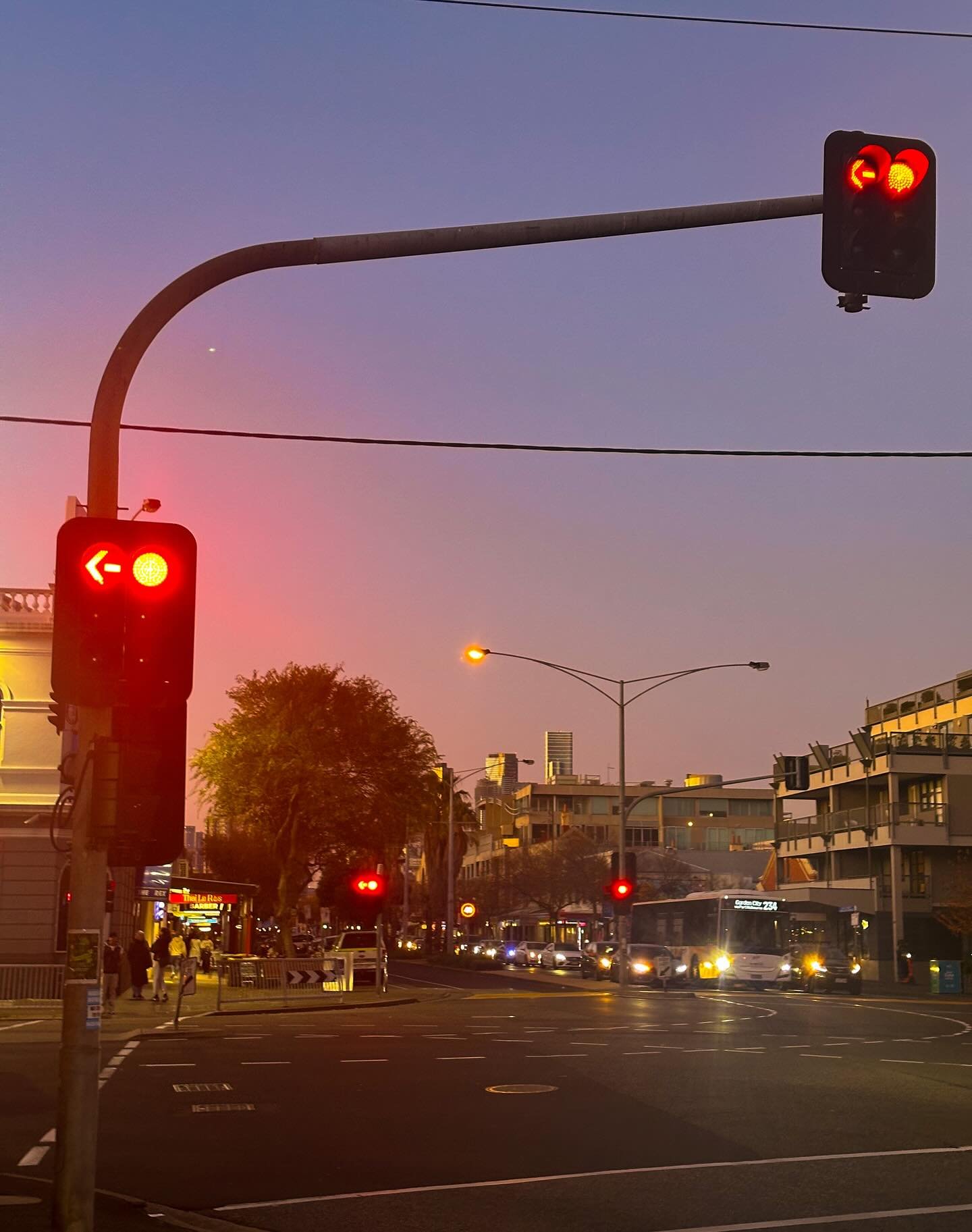 Winter solstice sunset tonight. Was definitely wearing my official Melbourne uniform - long black puffer jacket. 

#wintersoltice #melbournelife #soltice #intotheglimmer #dailyglimmer #findingglimmers #melbournesunset #australia