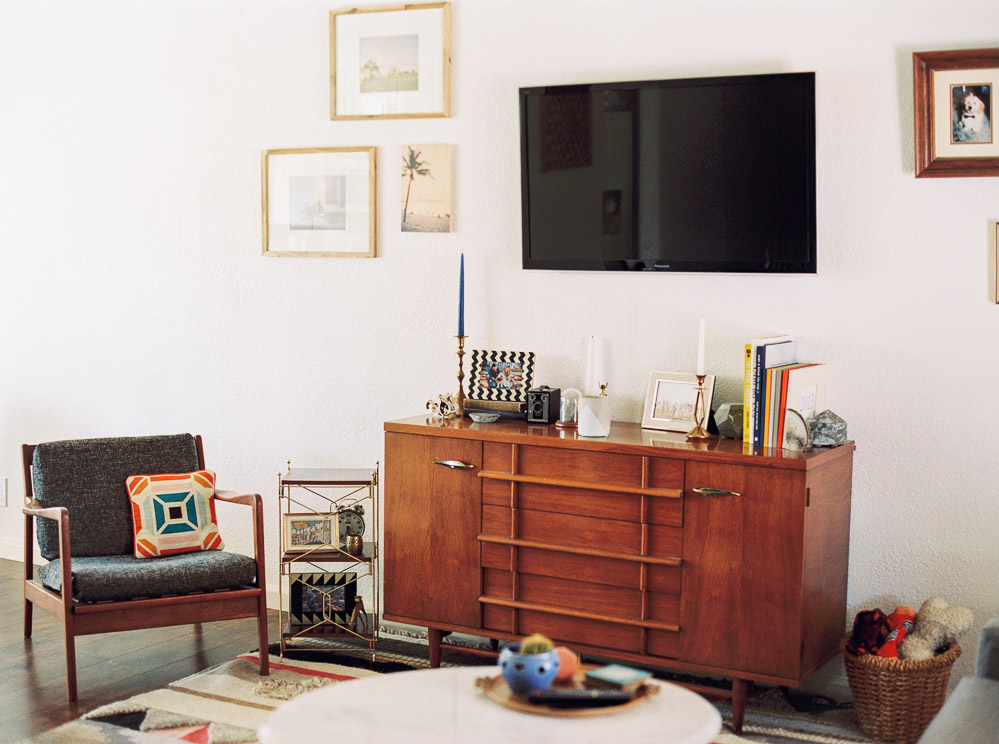 mid century modern living room-1.jpg