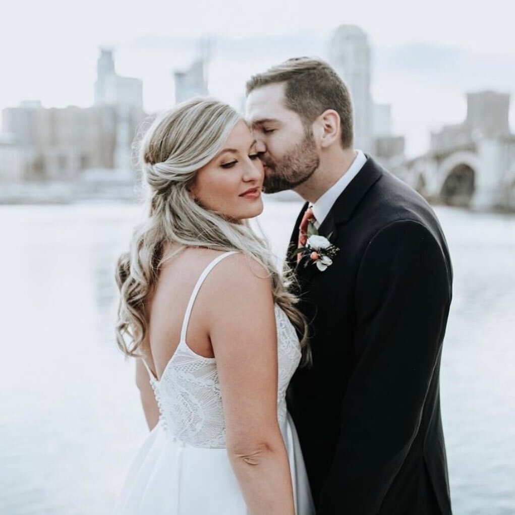 Uh...are these people like from a wedding magazine or something?! Is this wedding even real?!? Just WOW! Thank you @hannahtyman , hope you had the most wonderful day! 🥰 #wedding #mnwedding #bride #bridalmakeup #mpls #mplswedding #bridalbeauty #makeu