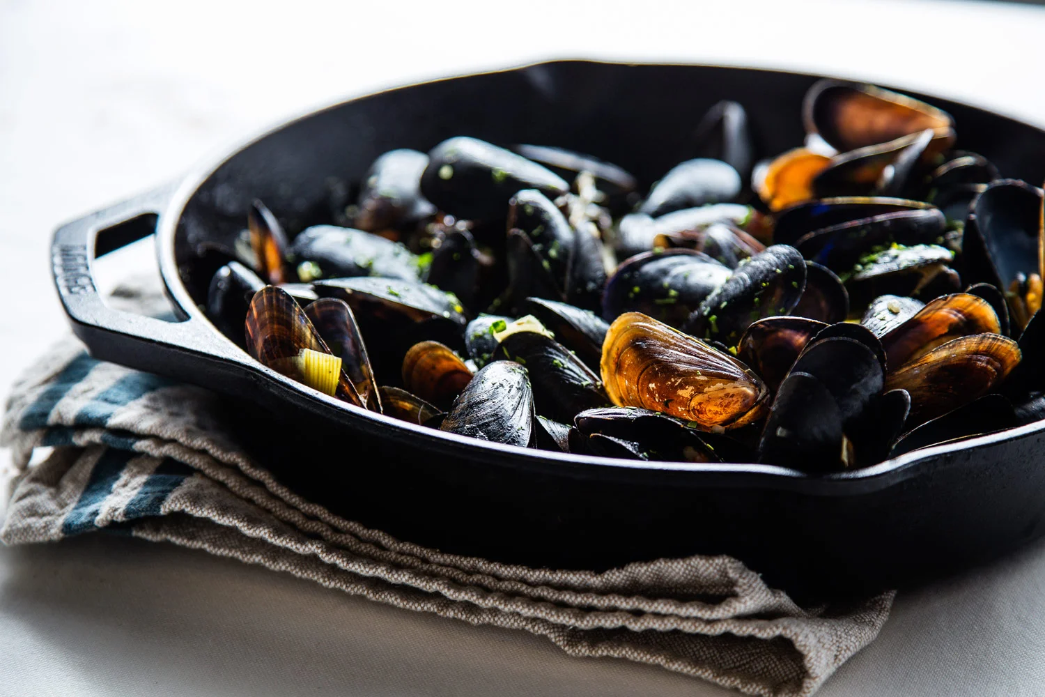 Mussels-in-pan-highres.jpg