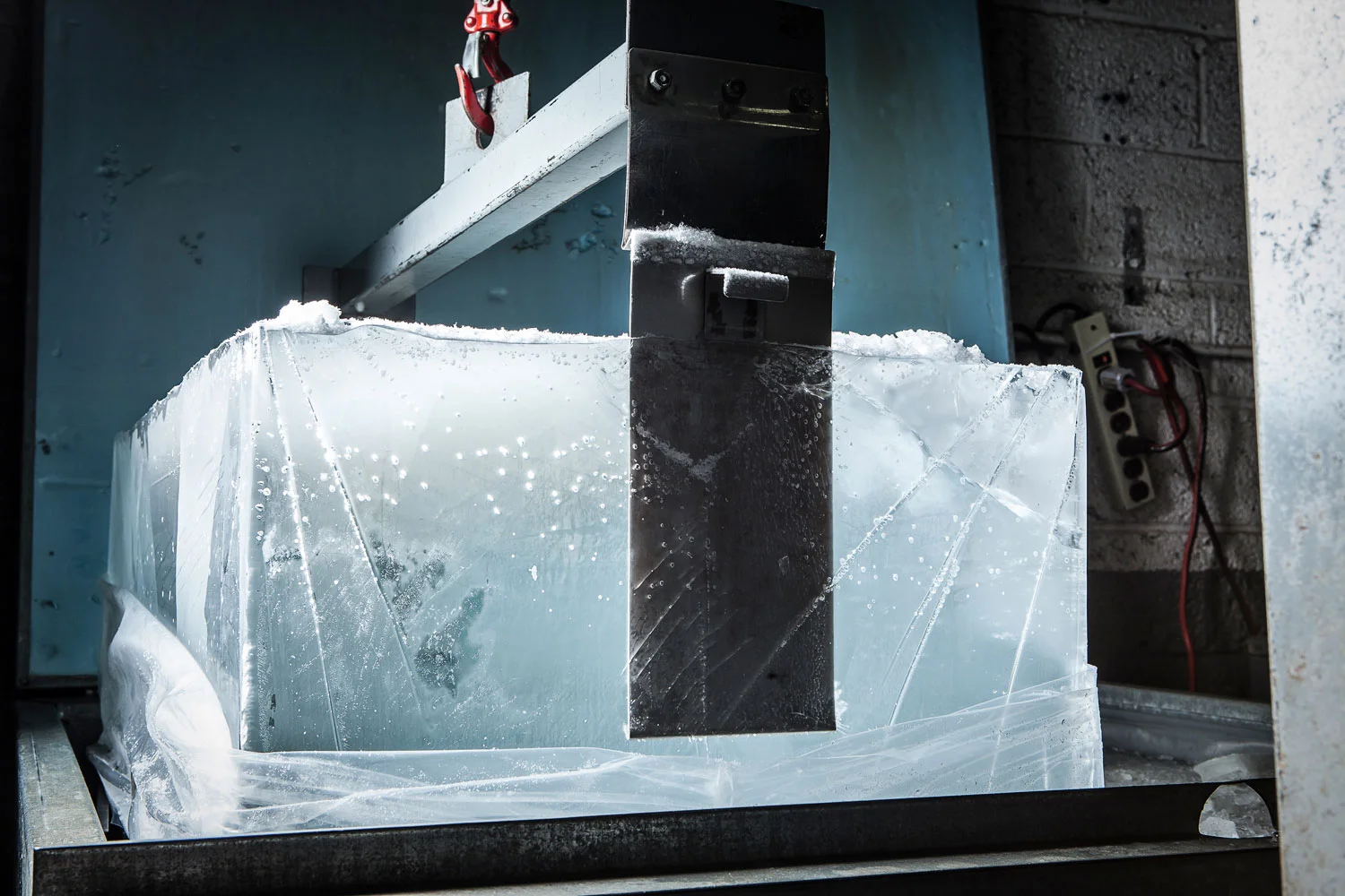 Lifting-ice-block.jpg