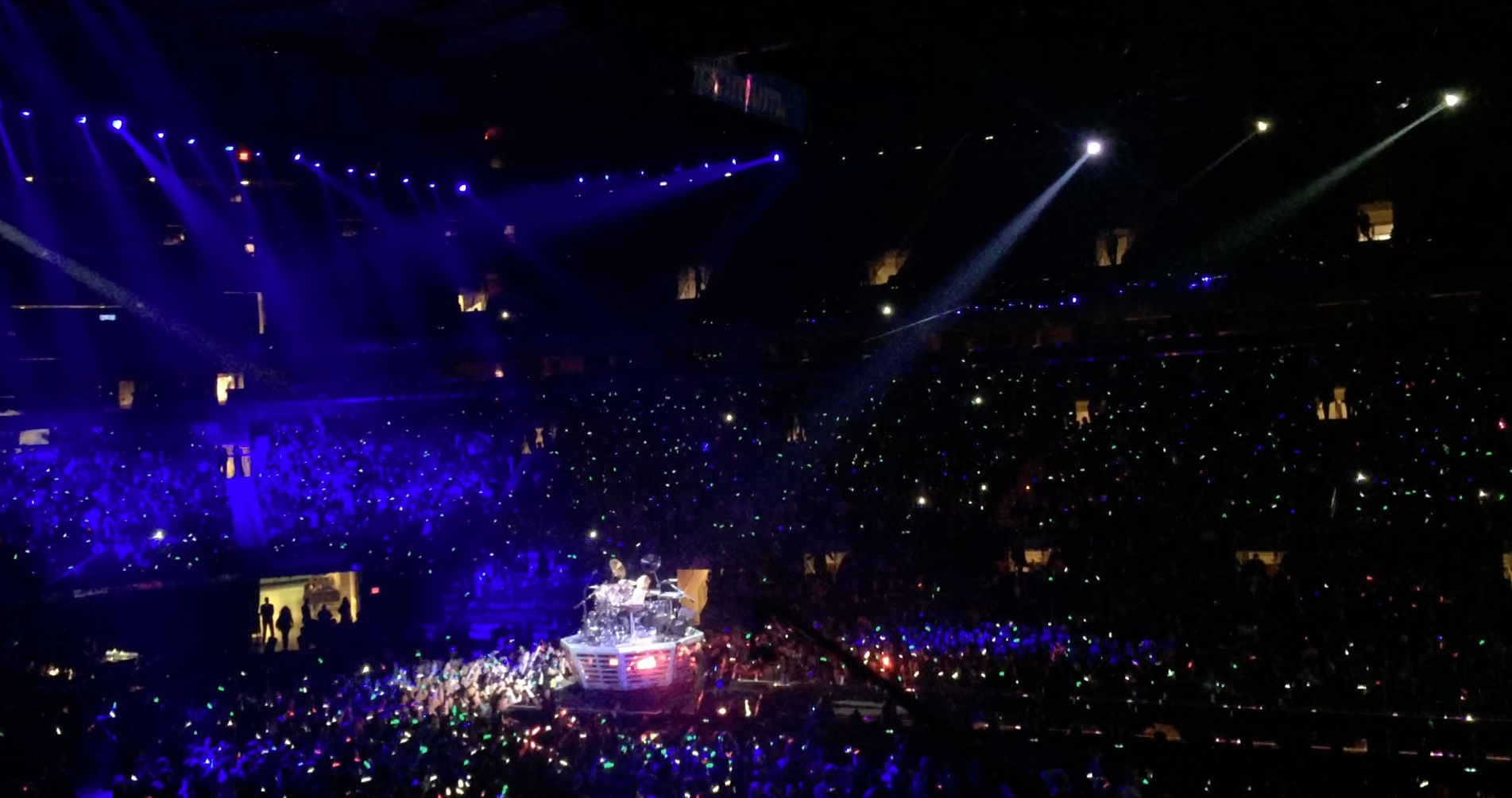 Yoshiki's drum solo. Notice how he is in the middle of the audience. That platform moved all the way from the stage (on the right) down the aisle to the middle of the audience. Then it ELEVATED. Oh and notice all the wristbands lit up in the crowd too.