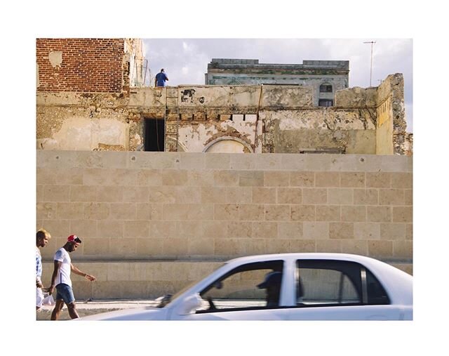 flashback to walking on the malecon without a mask and without a worry. just watching the people and cars go by.