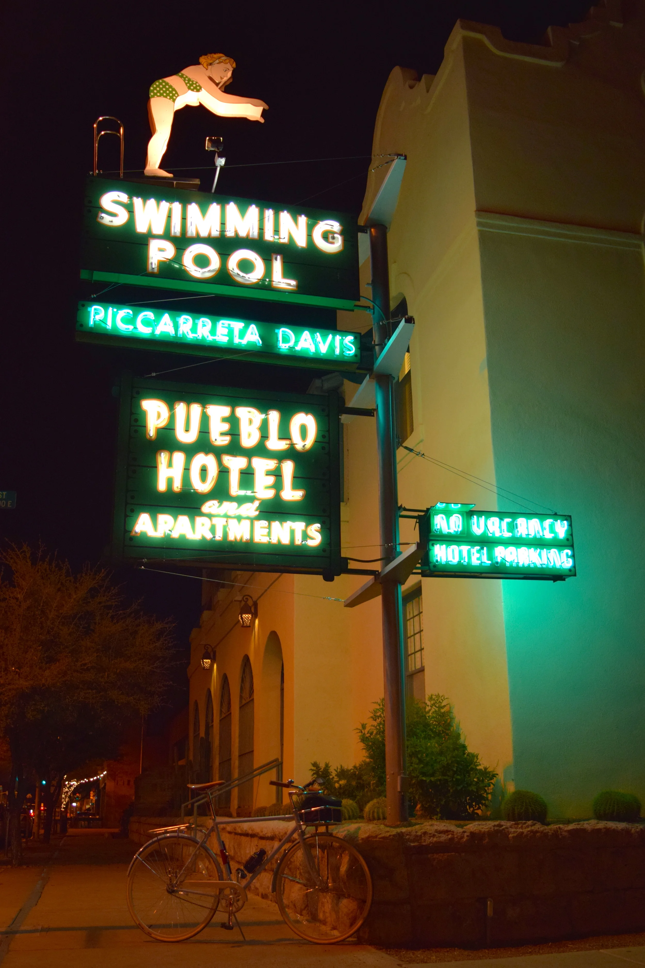 Pueblo Hotel