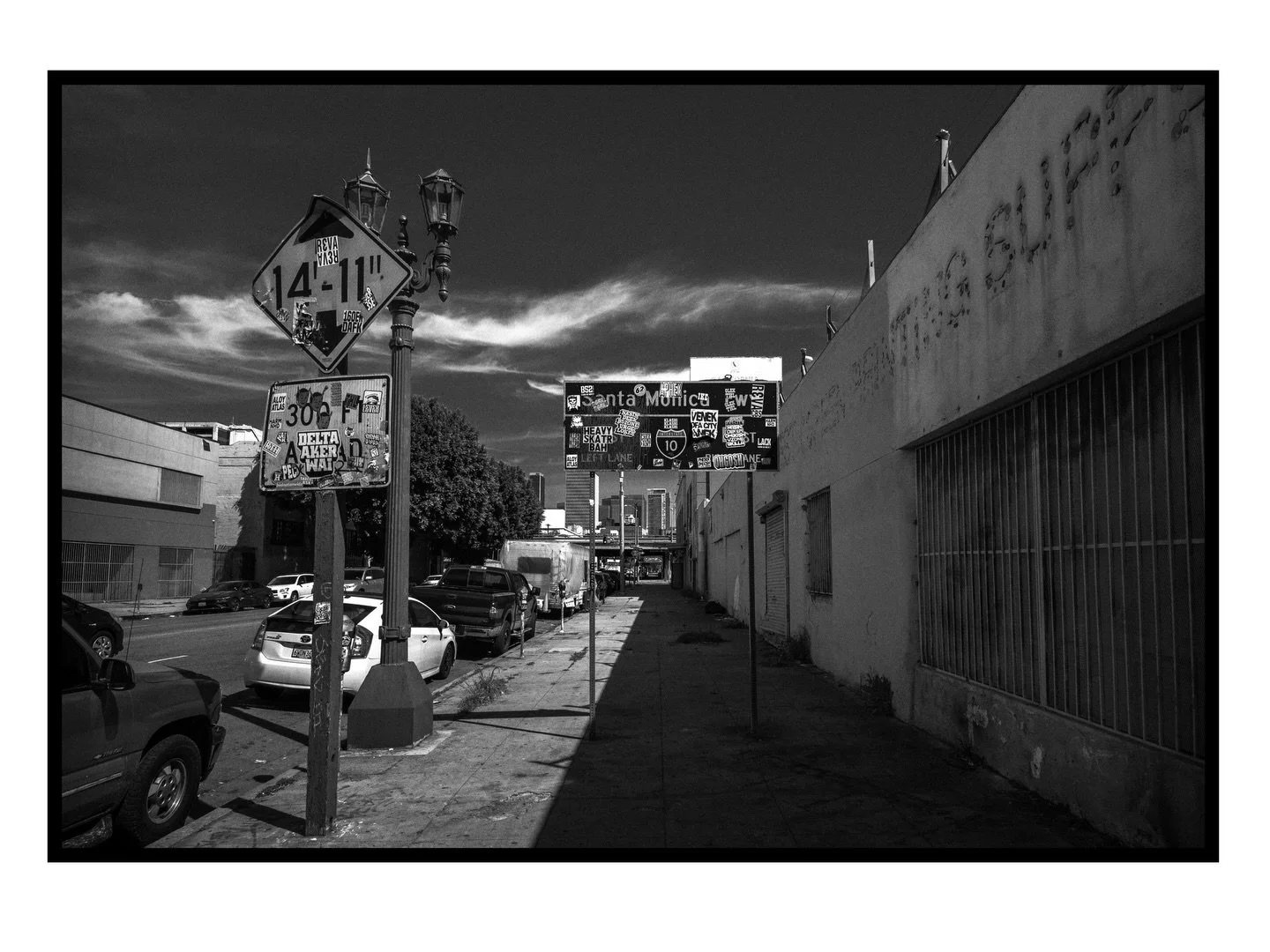 Hi-Con B&amp;W trip around DTLA with my Leica. 
#leica #photographer #blackandwhite #vanurfalianphotographs