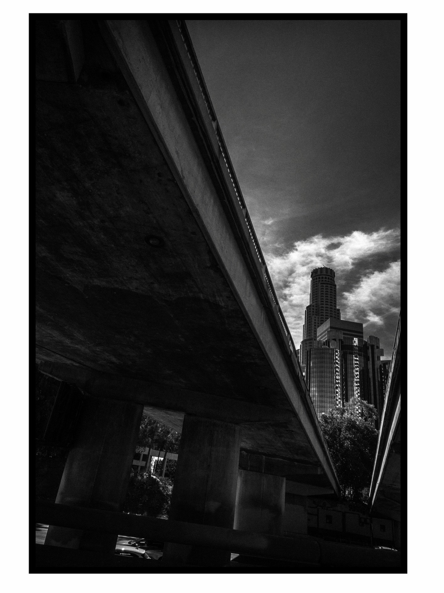 Hi-Con B&amp;W trip around DTLA with my Leica. 
#leica #photographer #blackandwhite #vanurfalianphotographs