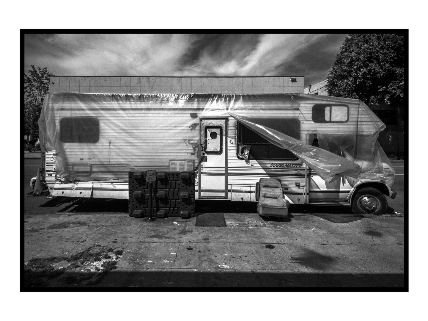 Hi-Con B&amp;W trip around DTLA with my Leica. 
#leica #photographer #blackandwhite #vanurfalianphotographs