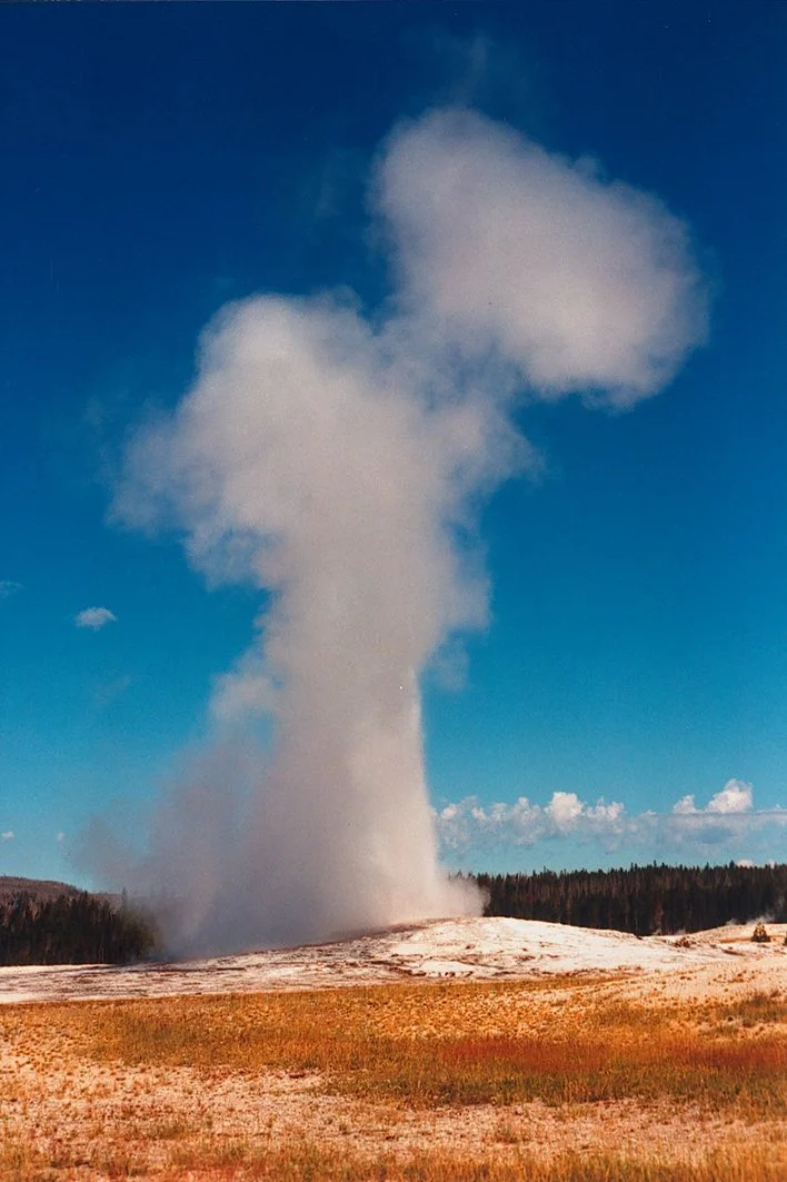 Old_Faithful_2006.jpg