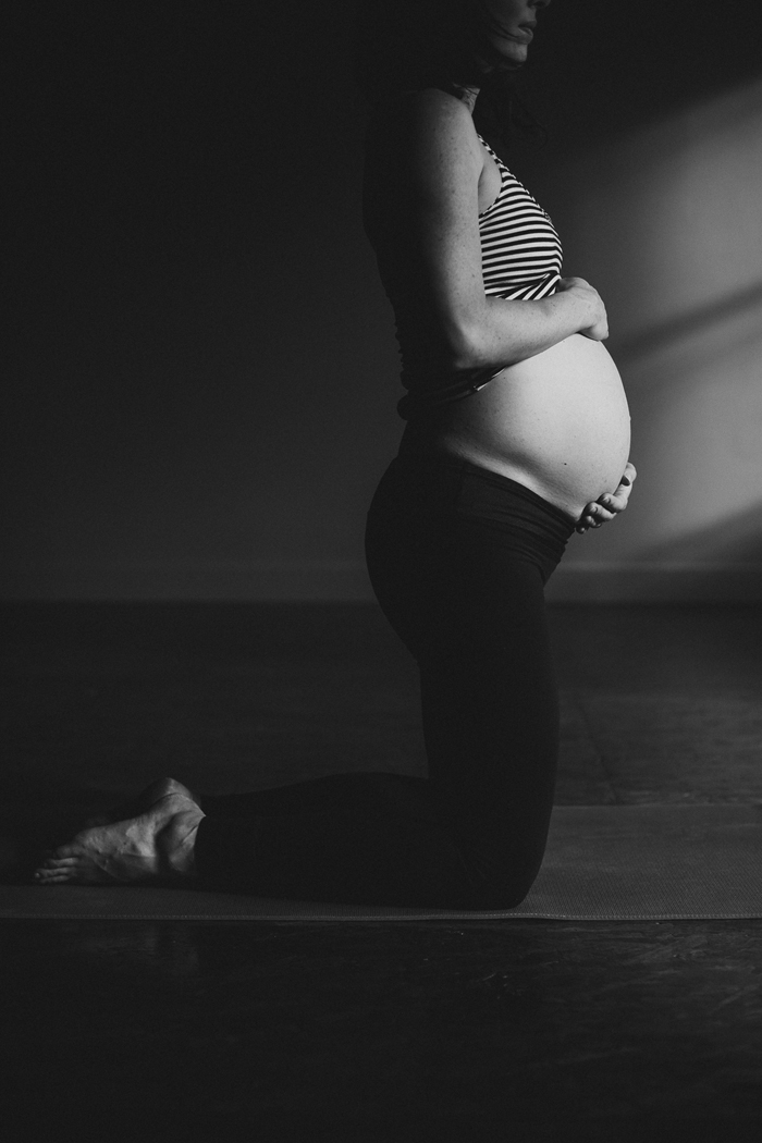 canmore-prenatal-yoga-photographer005.jpg